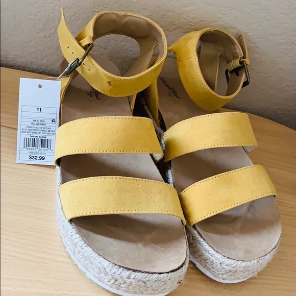 Universal Thread Shoes - Universal Threads Agnes Yellow Sandals Size 11